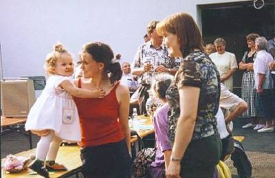 Die kleinste Besucherin des Festes